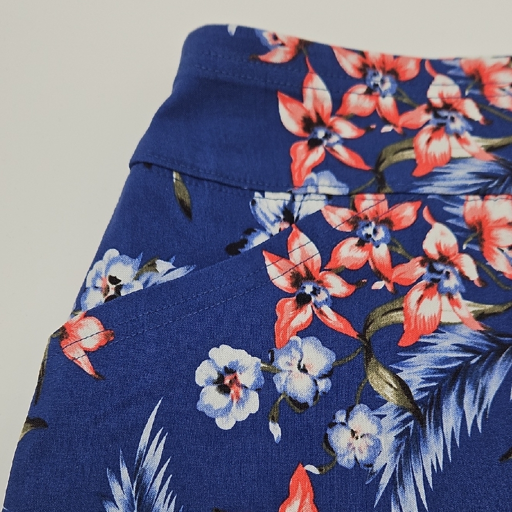 Mario Serrani Blue Floral Women's Skort Size Large - Picture 4 of 8